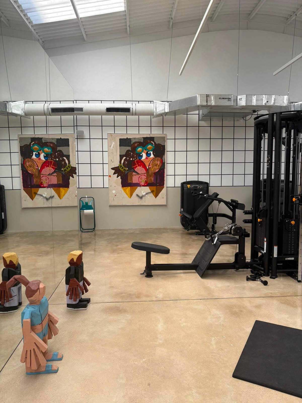Zona de peso libre de Premier Gym S'Escorxador, gimnasio premium en el centro de Palma de Mallorca
