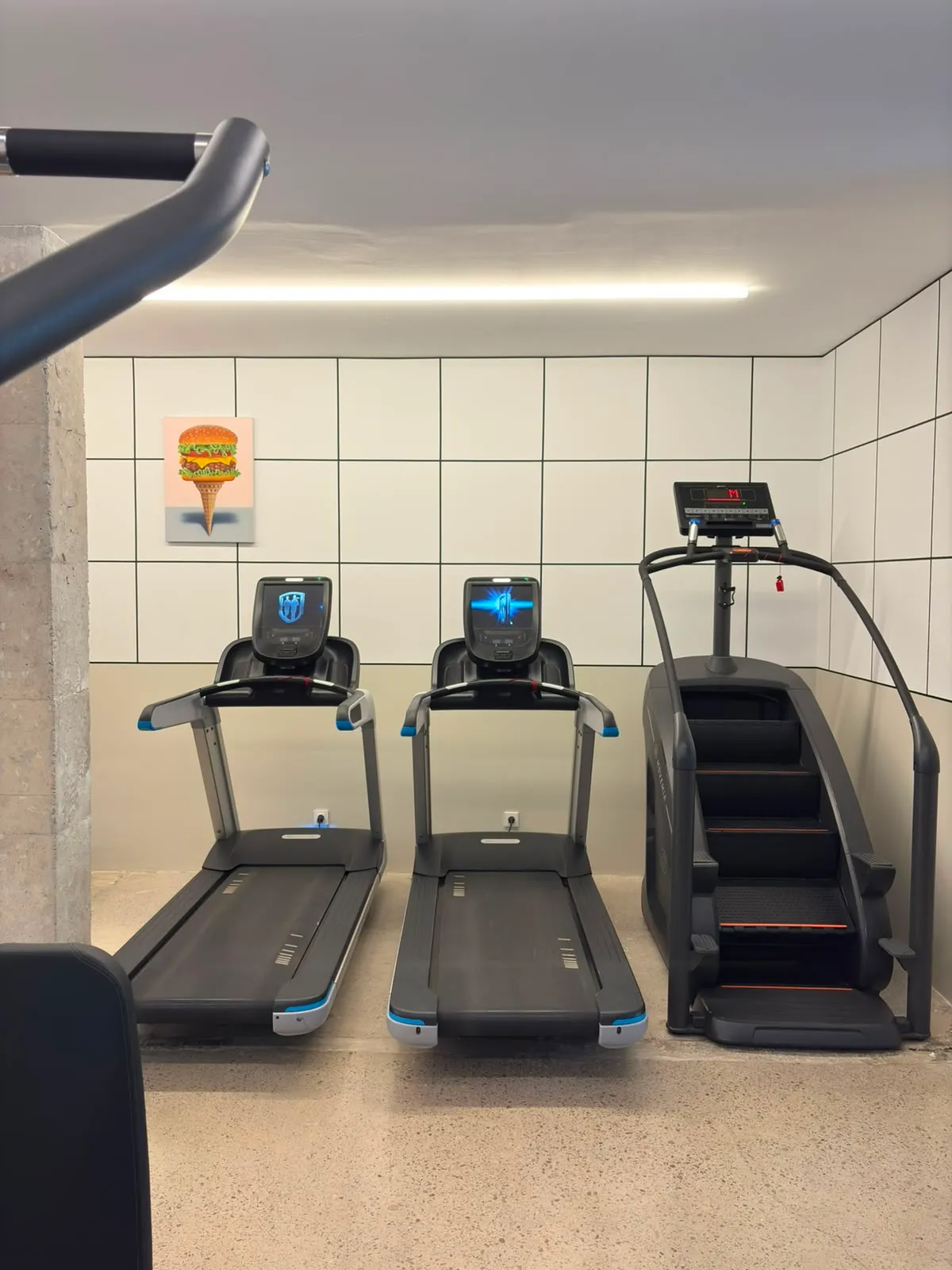 Zona de cardio con bicicletas y elípticas en Premier Gym S'Escorxador