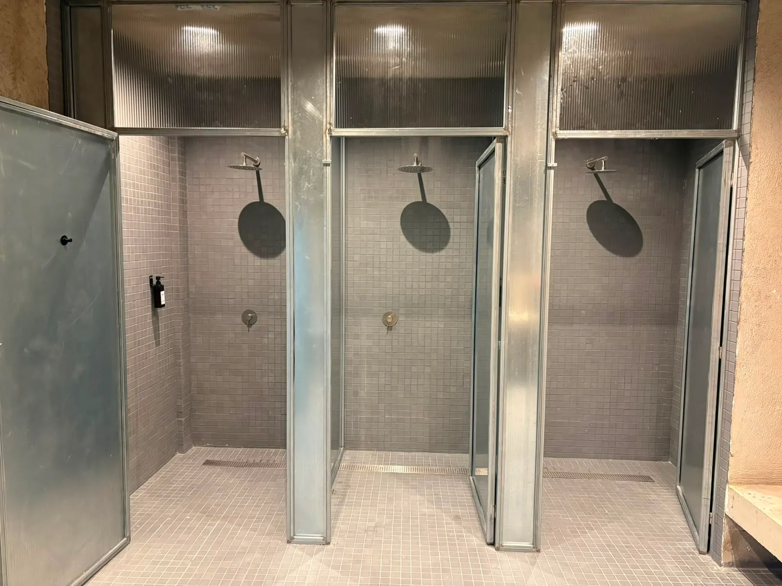 Duchas del vestuario de Premier Gym S'Escorxador